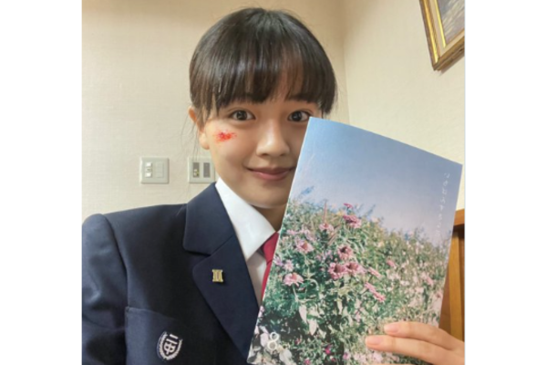 いちばんすきな花での上坂樹里のオフショット写真